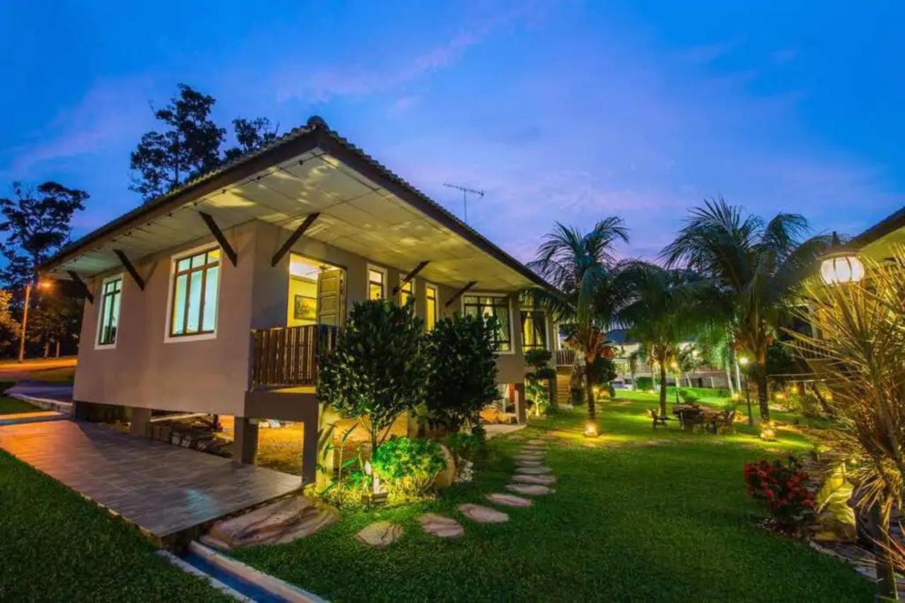 Capital O 90088 Mbp Leisure Resort Batu Pahat Exterior photo